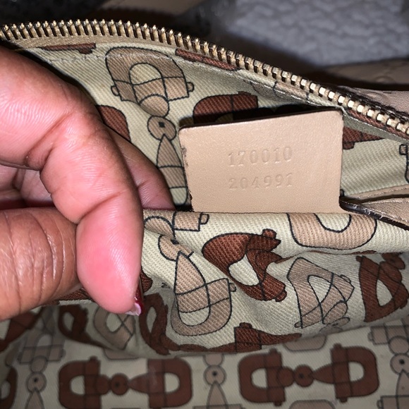 Gucci purse 🤪🤪 make and offer! - Picture 7 of 8